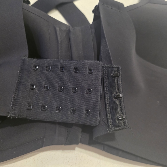 Knix Black Front-Zip Bra - Picture 5 of 7